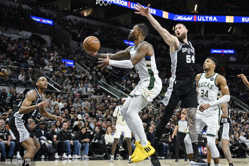 在比赛初期 在比赛初期